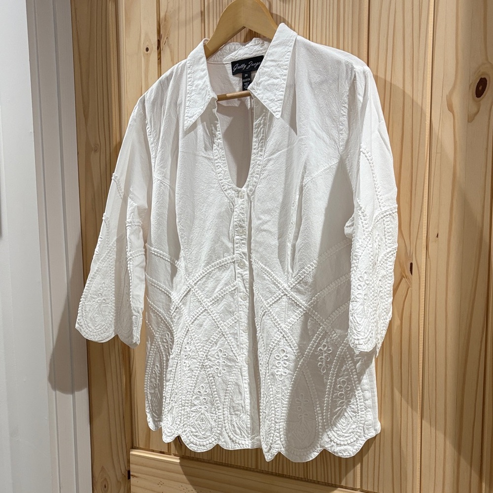 Chic White Embroidered Blouse
